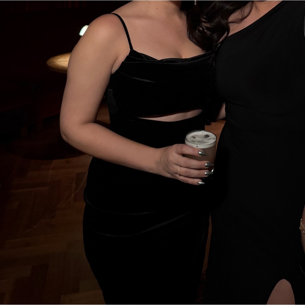 Black velvet high slit dress - Picture 3 of 3